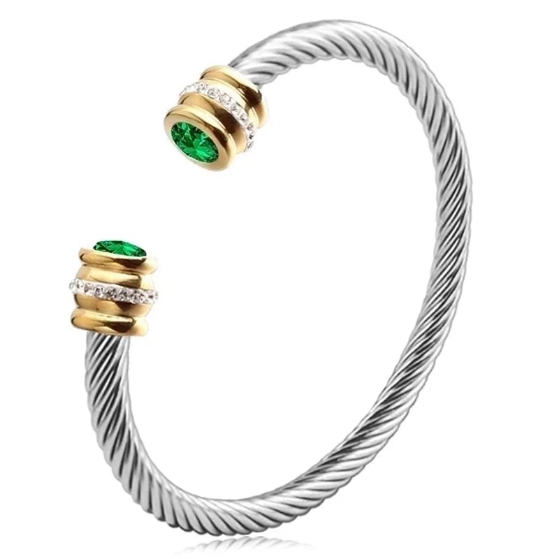 Elegantes C-förmiges Armband mit grünem Diamanten TR11